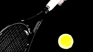 A hand holding a tennis racket Description automatically generated with low confidence
