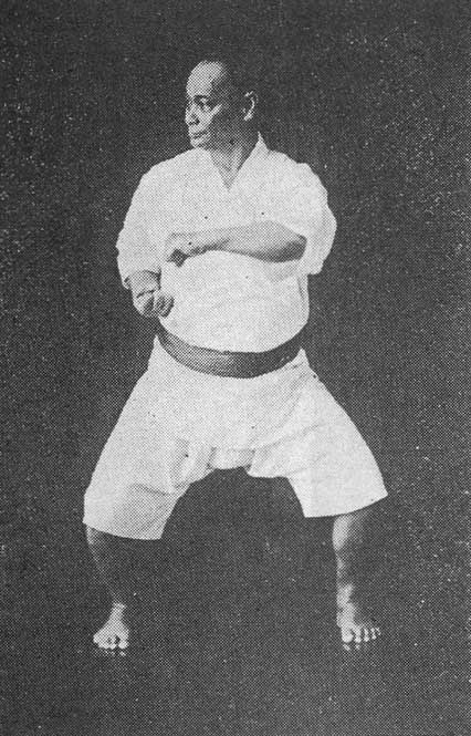 Motobu Choki trong thế kiba-dachi