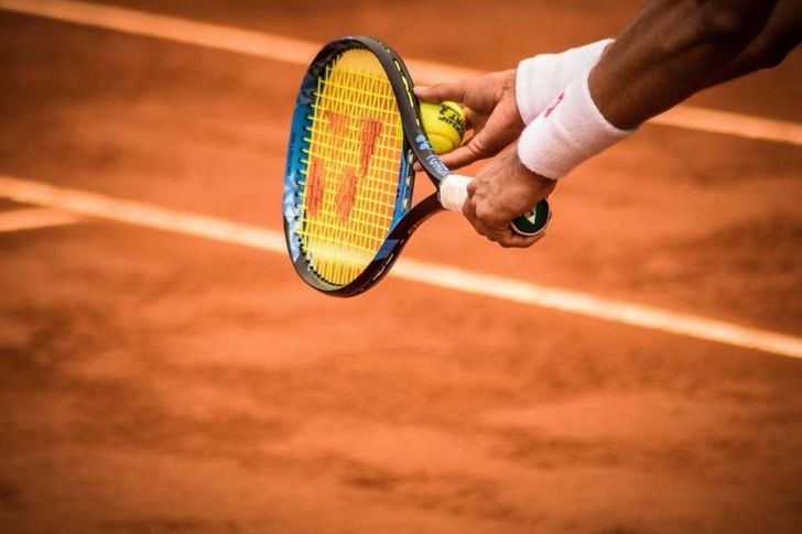 Wood and graphite tennis rackets (from Cross, Bower & Kirkpatrick, Br J Sports Med 2006)