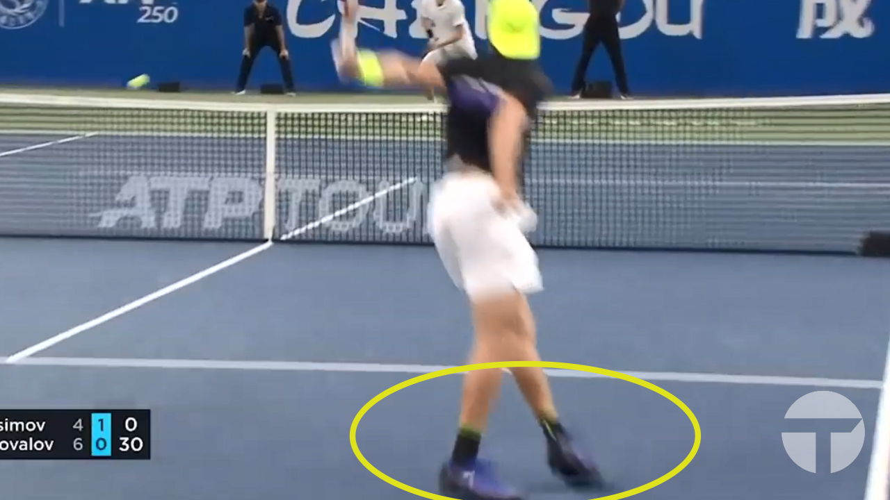 Shapovalov's Jumping Backhand Mechanics