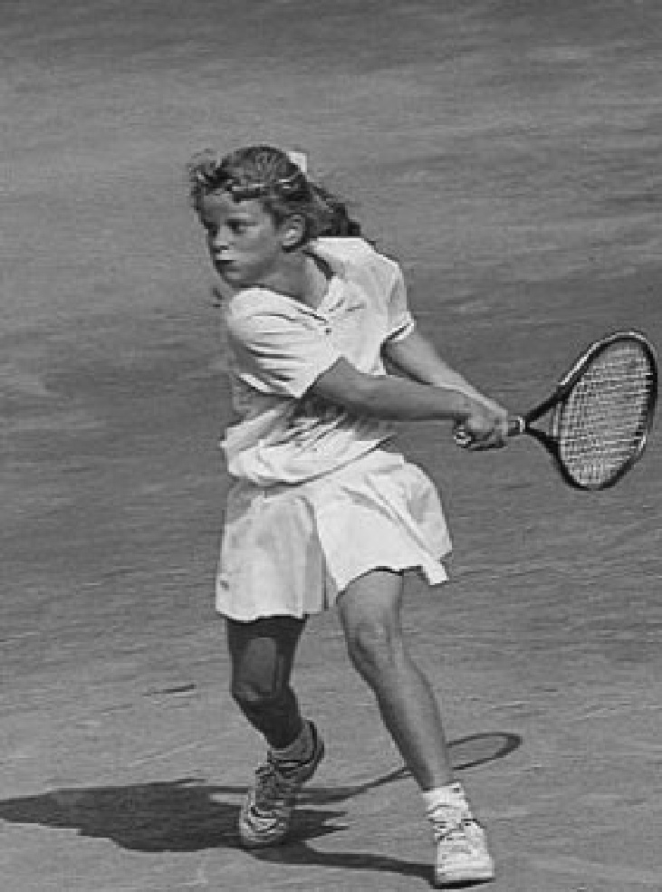 Kim Clijsters xoạc chân cứu bóng và hồi phục thăng bằng