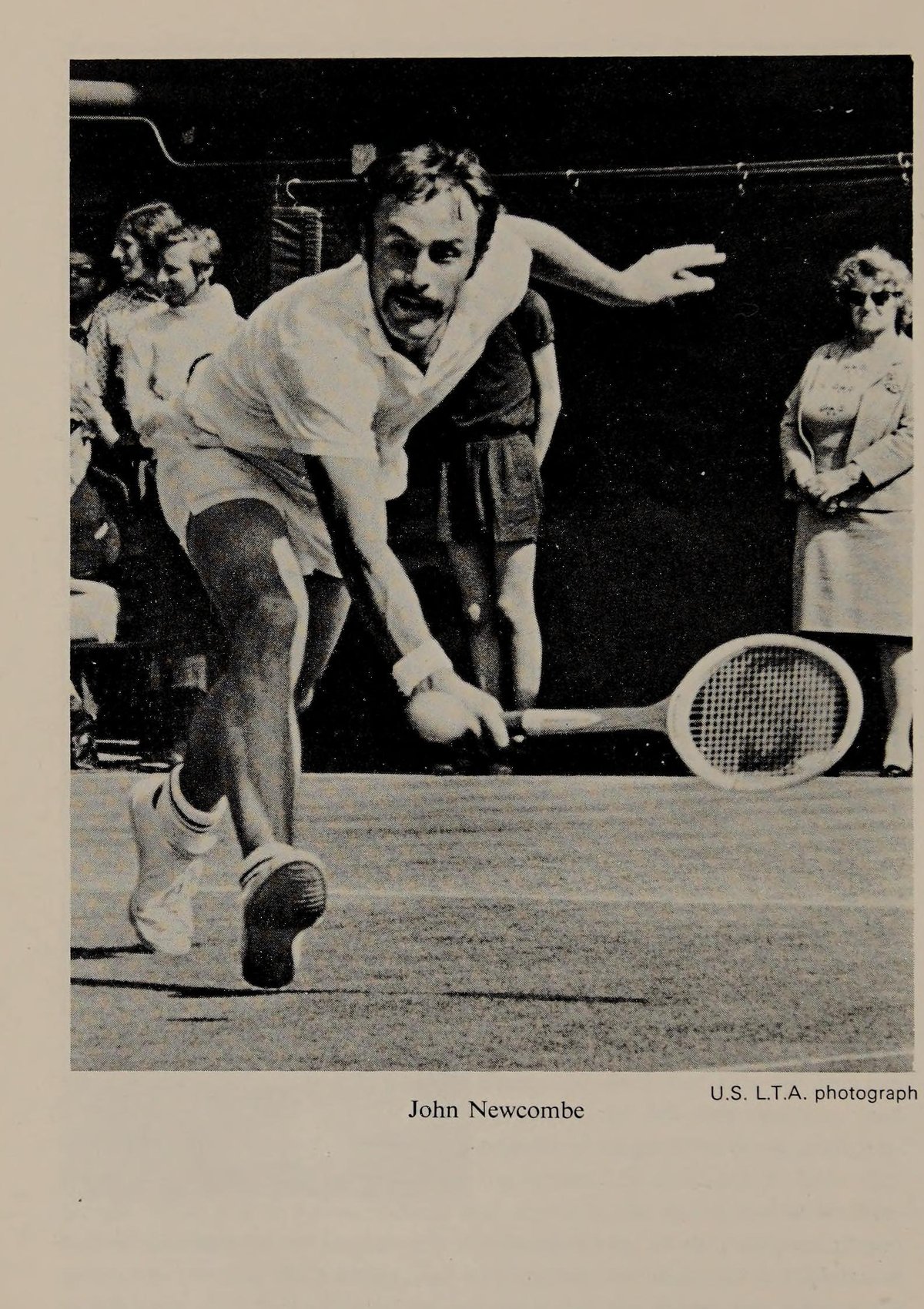 Huyền thoại John Newcombe (7 lần Vô địch Grand Slam Đơn nam) - Người viết Lời giới thiệu cho cuốn sách.