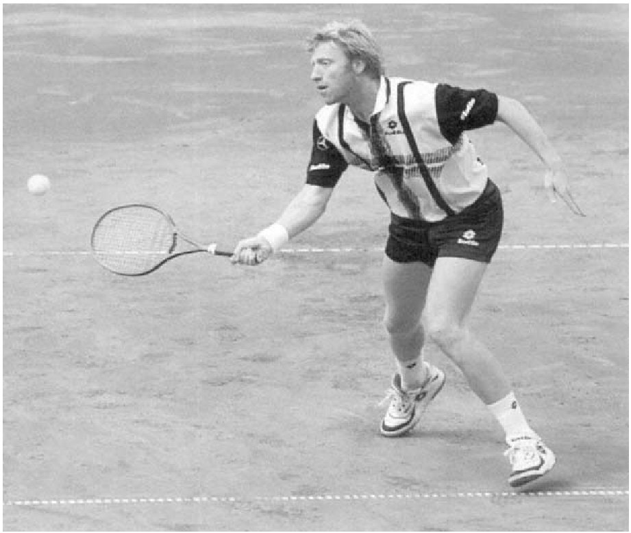 Boris Becker di chuyển xung quanh quả bóng để vào vị trí tấn công tối ưu.