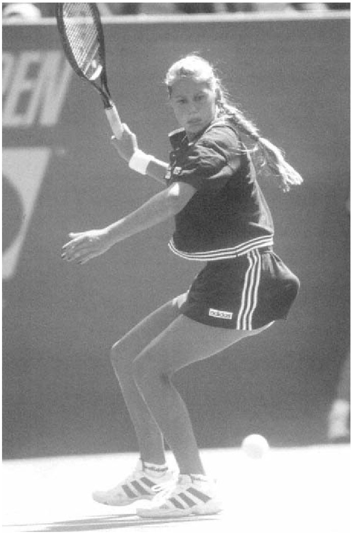 Thật ấn tượng khi thấy sức mạnh được tạo ra bởi những tay vợt trẻ như Anna Kournikova khi họ bước vào cú đánh của mình. 