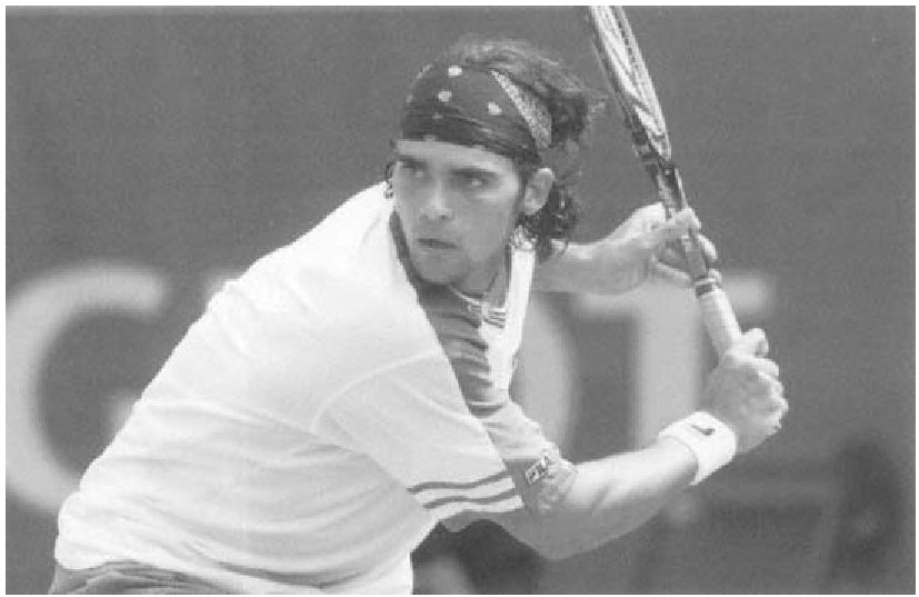 Mark Philippoussis xây dựng trò chơi của mình bằng cách giao bóng lớn và tận dụng lợi thế trả giao bóng ngắn.